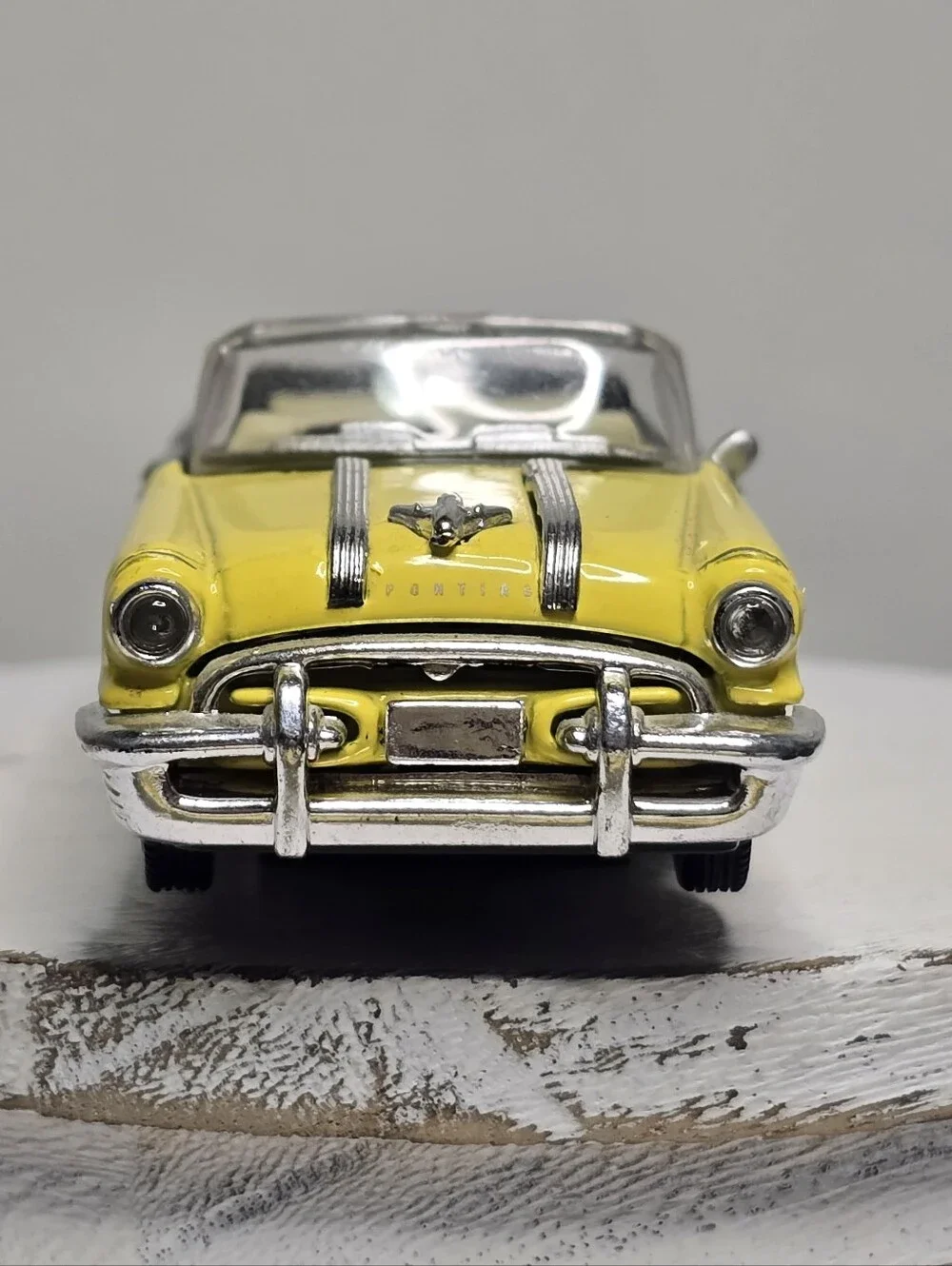 1955 Pontiac Starchief 1/43 Diecast Scale Model Car by NewRay China 2000